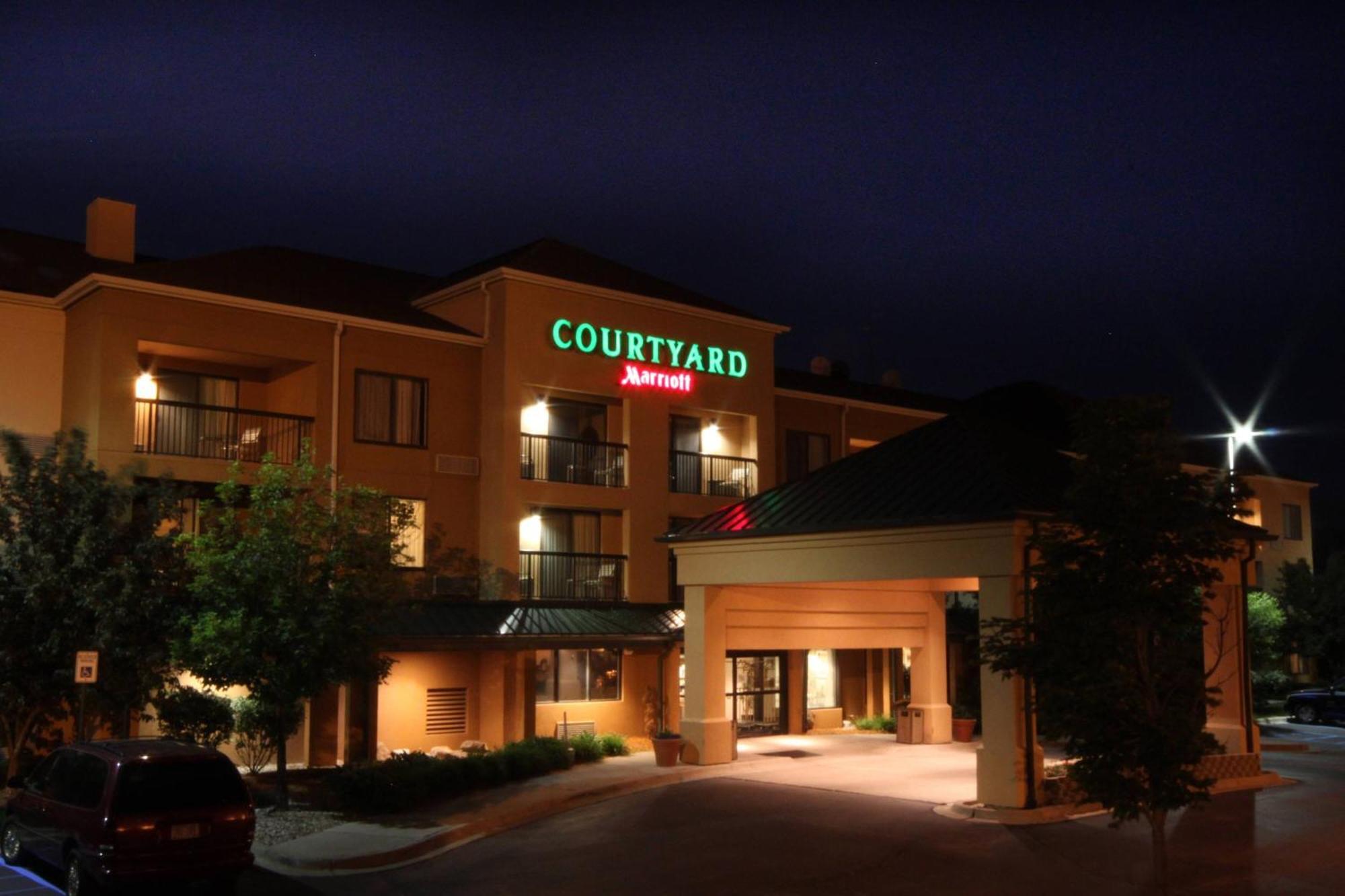 Courtyard By Marriott Grand Blanc Hotel