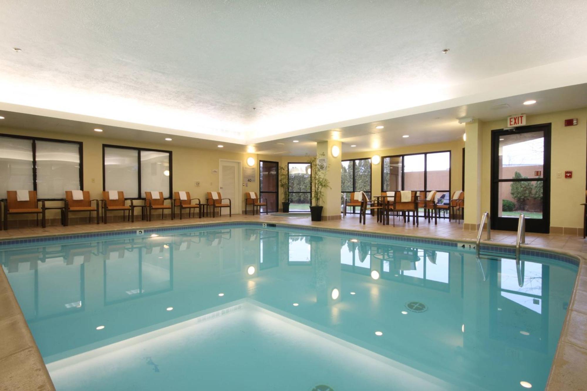 Courtyard By Marriott Grand Blanc 3*