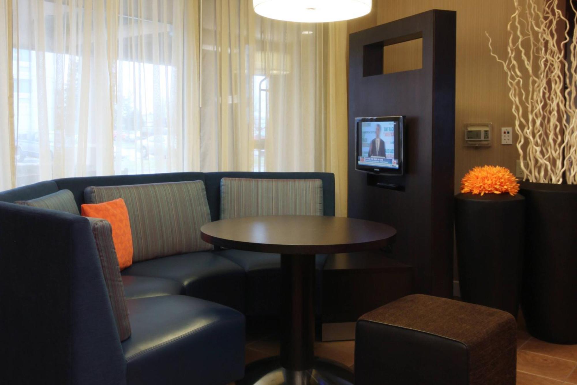 Courtyard By Marriott Grand Blanc Hotel Flint