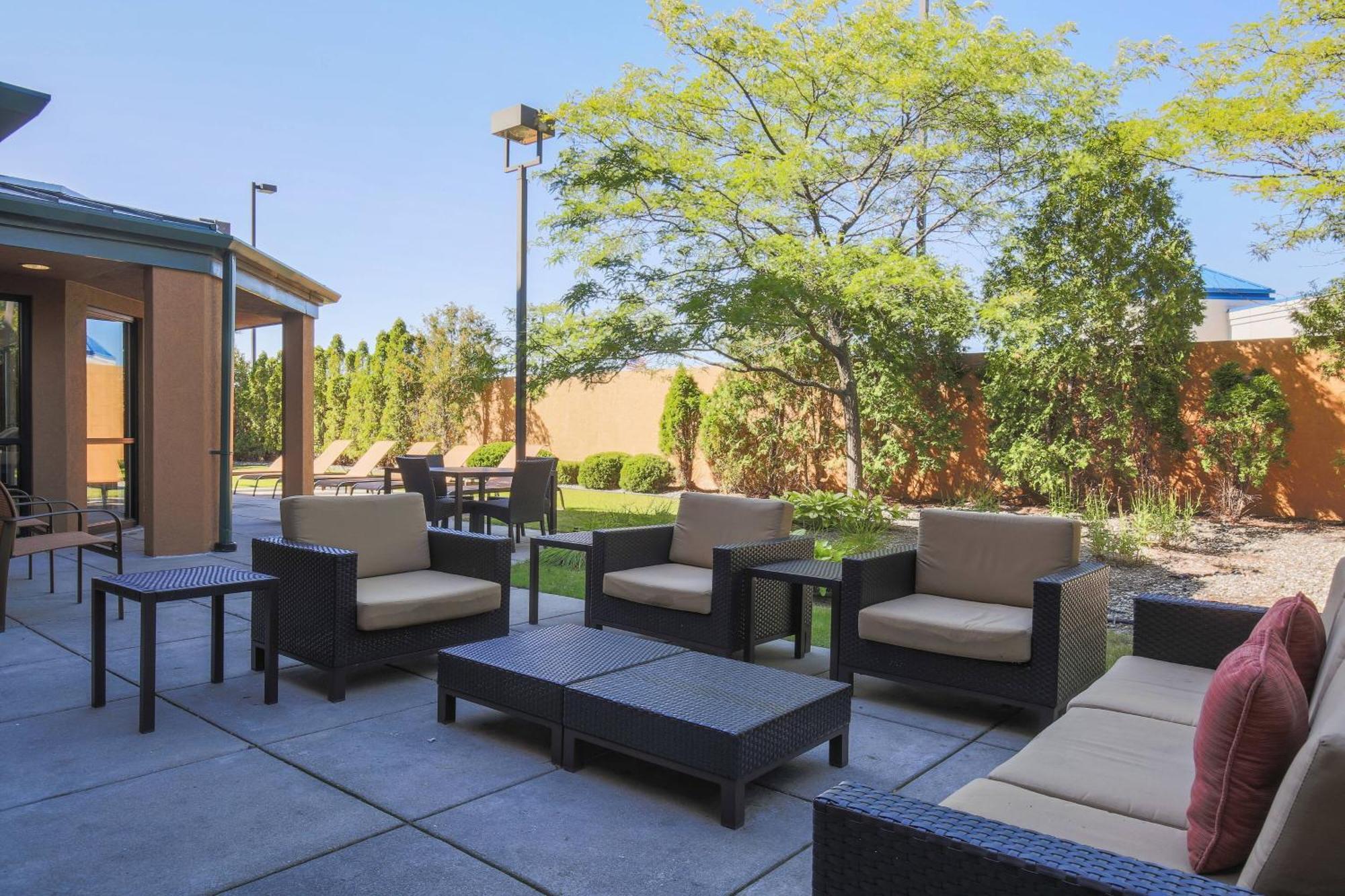 Courtyard By Marriott Grand Blanc Hotel